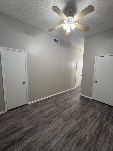 4608 Bennett Ave photo 2