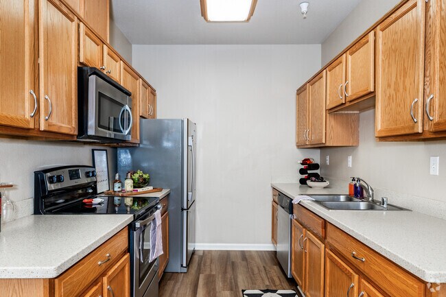 Lincoln Gardens Apartments photo 3