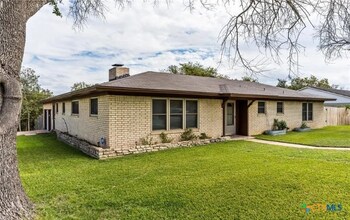 613 Cedar Dr Copperas Cove, TX 76522 photo 2