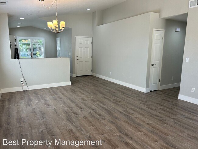 Beautiful Updated Single Story Home photo 5