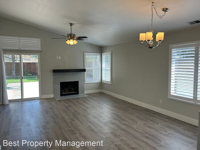 Beautiful Updated Single Story Home photo 2