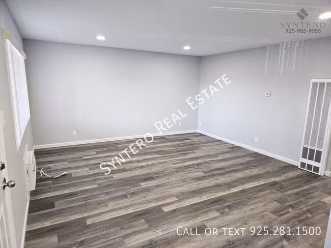 1524 Glazier Dr Concord, CA 94521 photo 2