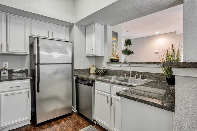 The Reserve On Willow Lake Apartments photo 2