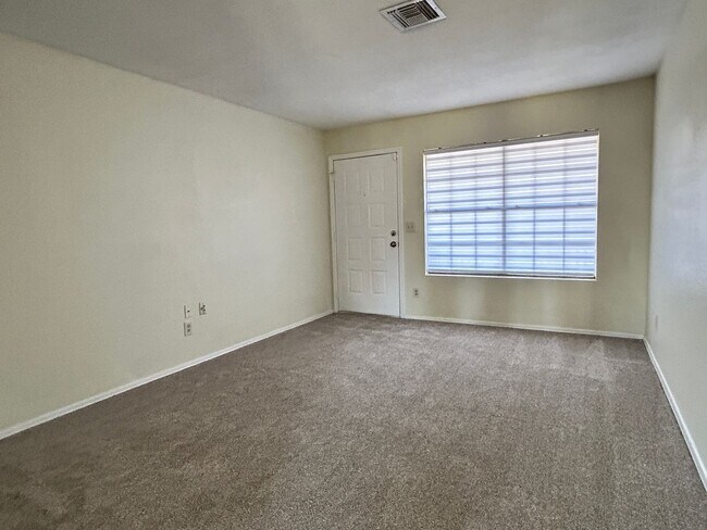 9002 W Malapai Dr Peoria, AZ 85345 photo 3