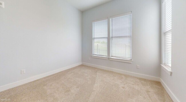 845 N Crowley Rd photo 5