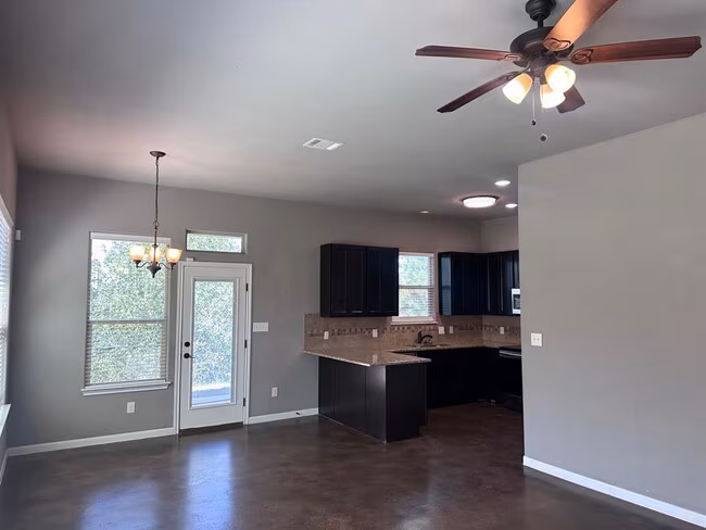200 Mauna Kea Lane, Bastrop, TX 78602 photo 3