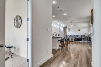 1521 Buckeye Trl Garland, TX 75042 photo 3