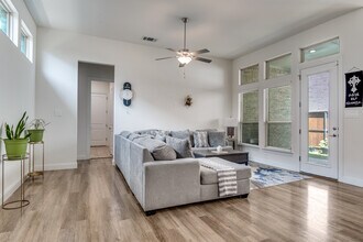 1521 Buckeye Trl Garland, TX 75042 photo 4