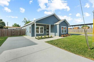2731 Rogers St Dallas, TX 75215 photo 3