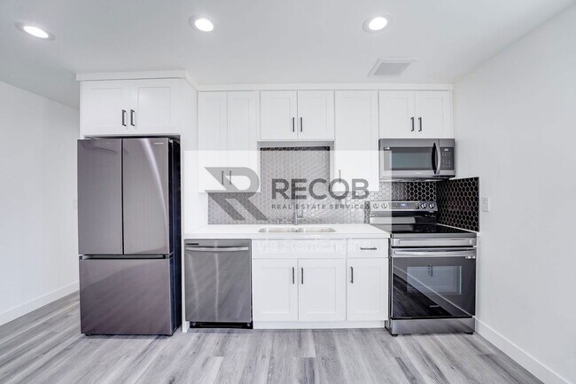 3663 Budd St San Diego, CA 92111 photo 2