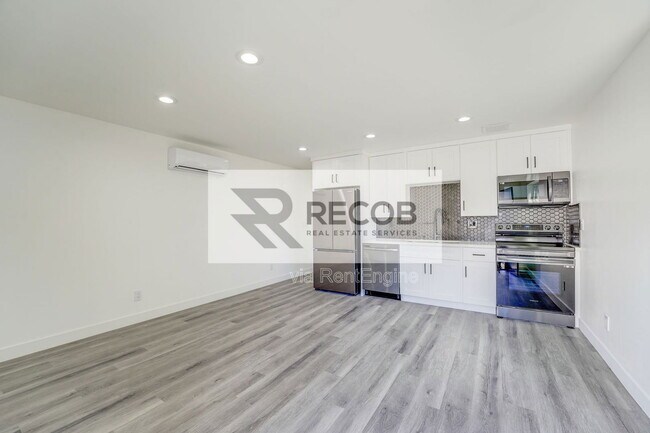 3663 Budd St San Diego, CA 92111 photo 4