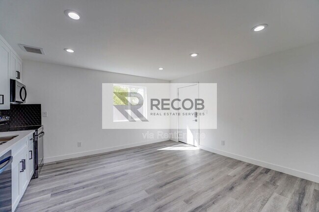 3663 Budd St San Diego, CA 92111 photo 5