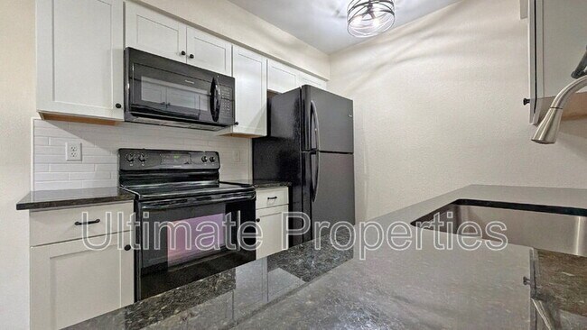 409 W Pontiac Dr Phoenix, AZ 85027 photo 5