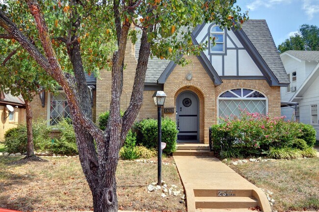 2517 Wabash Ave Fort Worth, TX 76109 photo 2