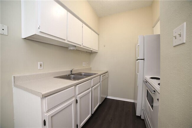 2604 Salado St Austin, TX 78705 photo 5