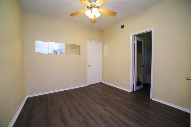 2604 Salado St Austin, TX 78705 photo 4