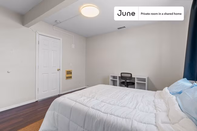 Room in Shared 7 bed/3 bath home photo 4