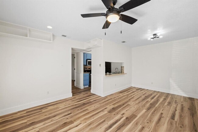 1705 Crossing Pl Austin, TX 78741 photo 2