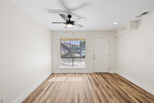 1705 Crossing Pl Austin, TX 78741 photo 3