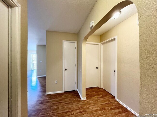 6707 Dragon Creek San Antonio, TX 78242 photo 2