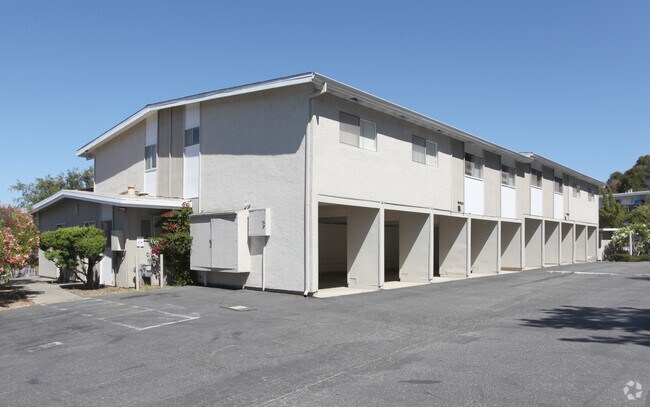 Carlmont Heights Apartments photo 3