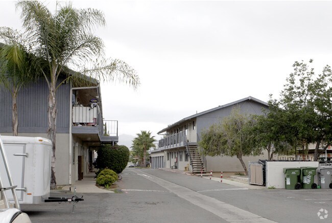 Broadway Palms Apartments photo 2