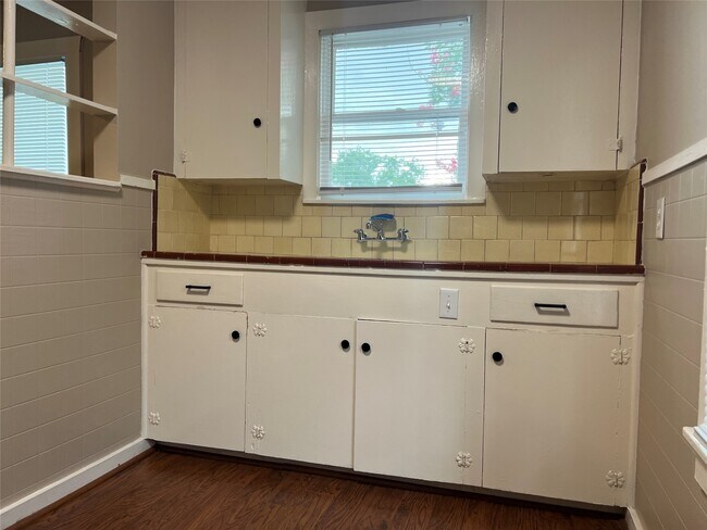 220 Stiles Street, Houston, TX 77011 photo 2
