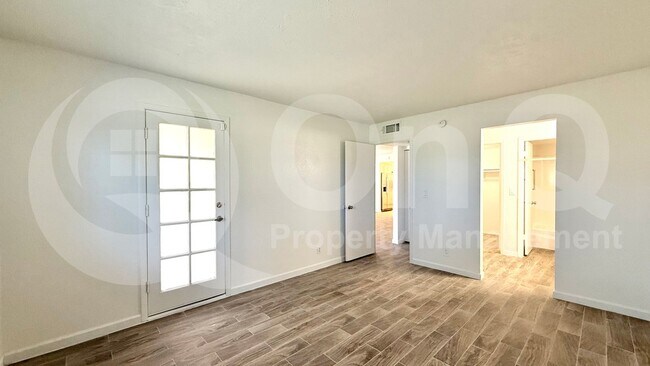 4050 E Cactus Rd Phoenix, AZ 85032 photo 5