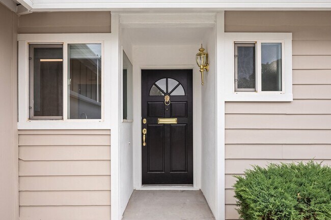 10852 Alderbrook Ln Cupertino, CA 95014 photo 3