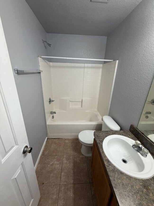 3604-3606 Laughton St Fort Worth, TX 76110 photo 2