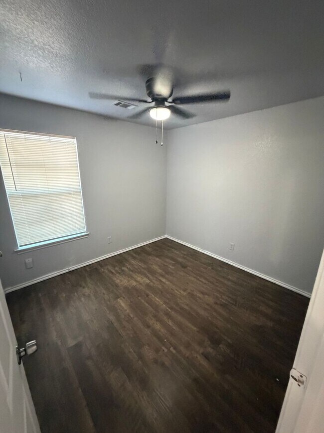 3604-3606 Laughton St Fort Worth, TX 76110 photo 5