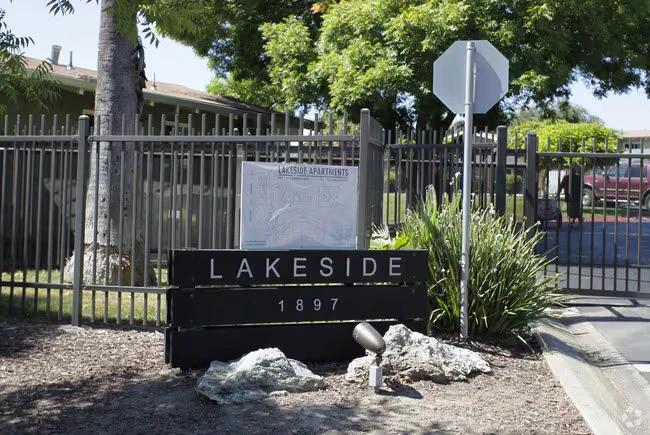 Lakeside Apartments photo 3