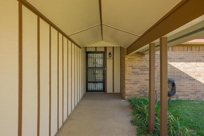 3507 Hummingbird Ln Denton, TX 76209 photo 5