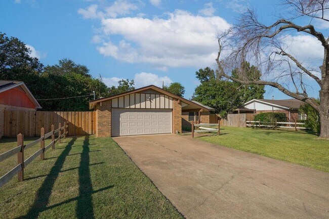 3507 Hummingbird Ln Denton, TX 76209 photo 2