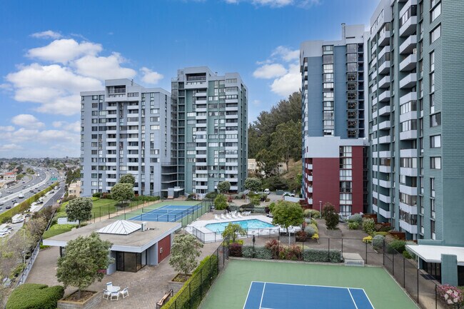 Gateview at Albany Hill Condos photo 3