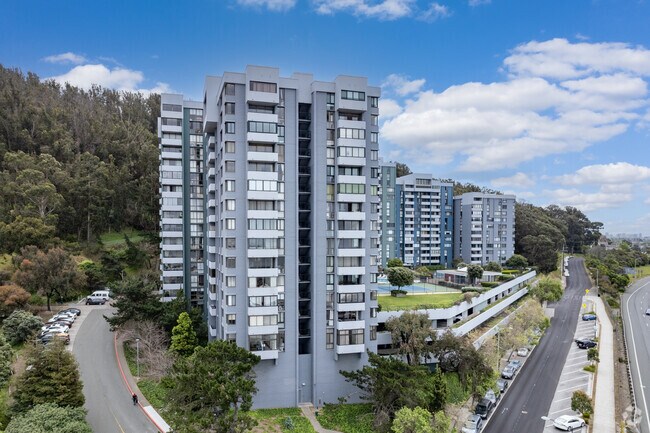 Gateview at Albany Hill Condos photo 2