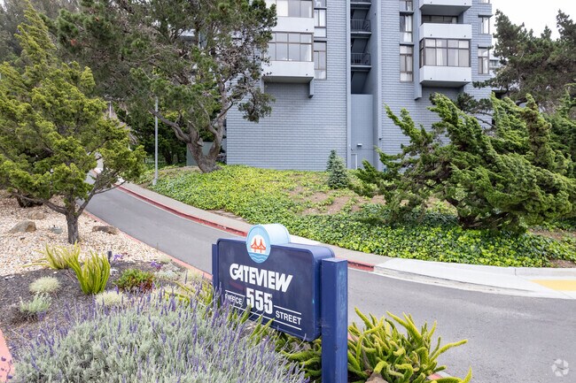 Gateview at Albany Hill Condos photo 5