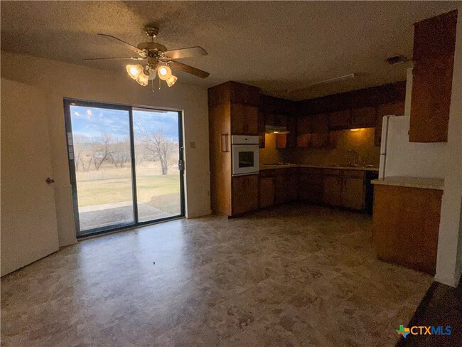 2905 Persimmon Dr Killeen, TX 76543 photo 5