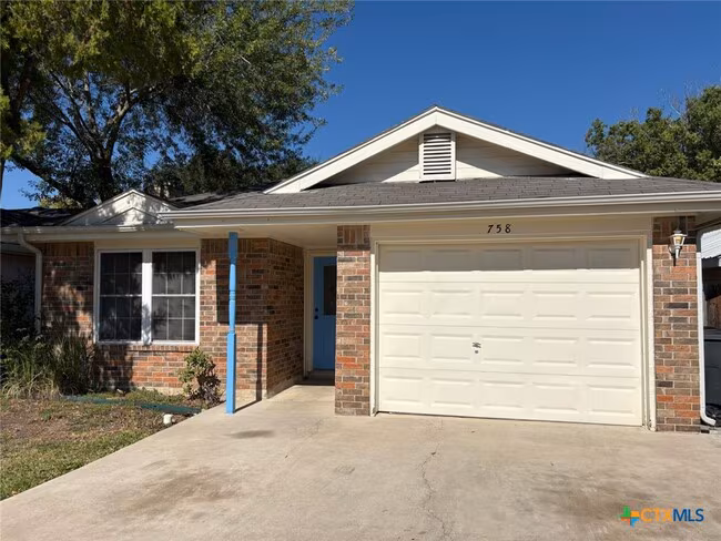 758 Briarbend Dr New Braunfels, TX 78130 photo 4
