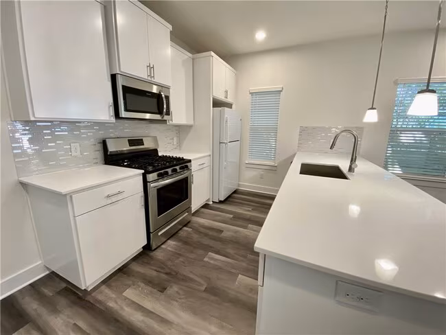914 Vasquez St Austin, TX 78741 photo 5