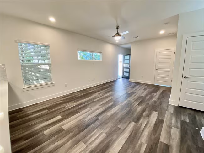 914 Vasquez St Austin, TX 78741 photo 2