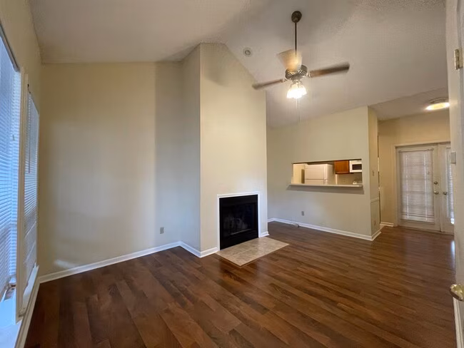 715 W 22 1/2 St Austin, TX 78705 photo 4