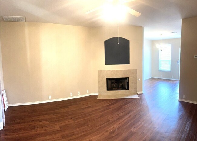 5679 Fergus Kyle, TX 78640 photo 4