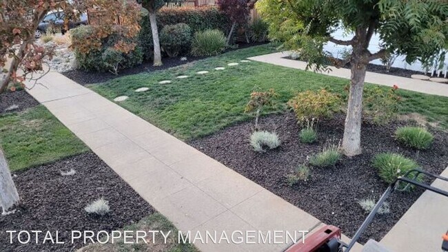 1485 KOOSER ROAD photo 2