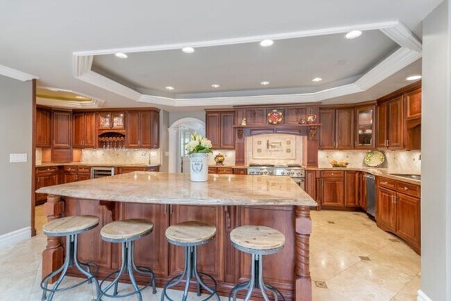Stunning Craftsman Estate on 1 acre photo 4