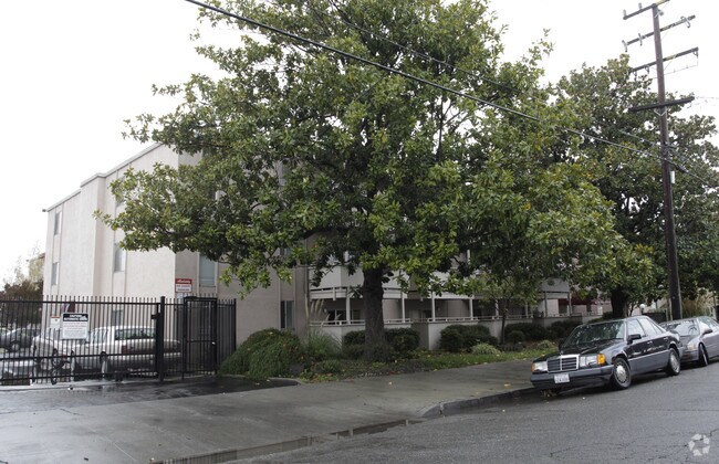 1399 Pacific Ave photo 3