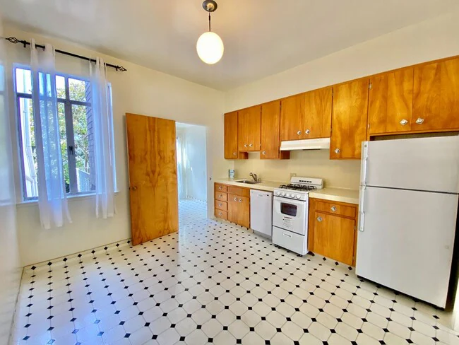 1949 Filbert Street, San Francisco, CA 94123 photo 3