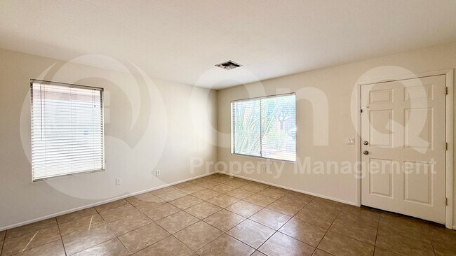 8318 W Clear Stream Dr Phoenix, AZ 85037 photo 3