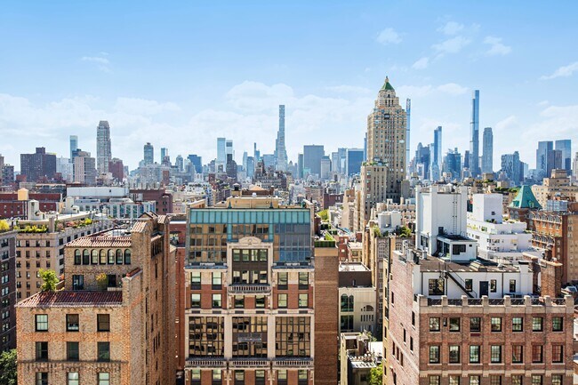 900 Park Ave New York, NY 10075 photo 2