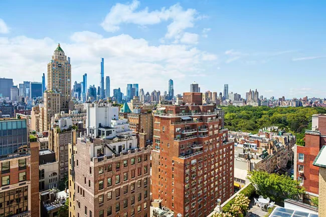 900 Park Ave New York, NY 10075 photo 4